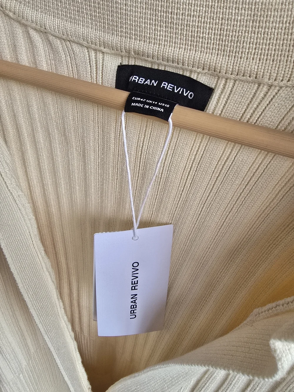 URBAN REVIVO Cream Ribbed V-Neck Collared Sweater Cardigan with Gold Button - Picture 7 of 10